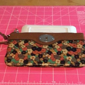 Fossil zippered clutch